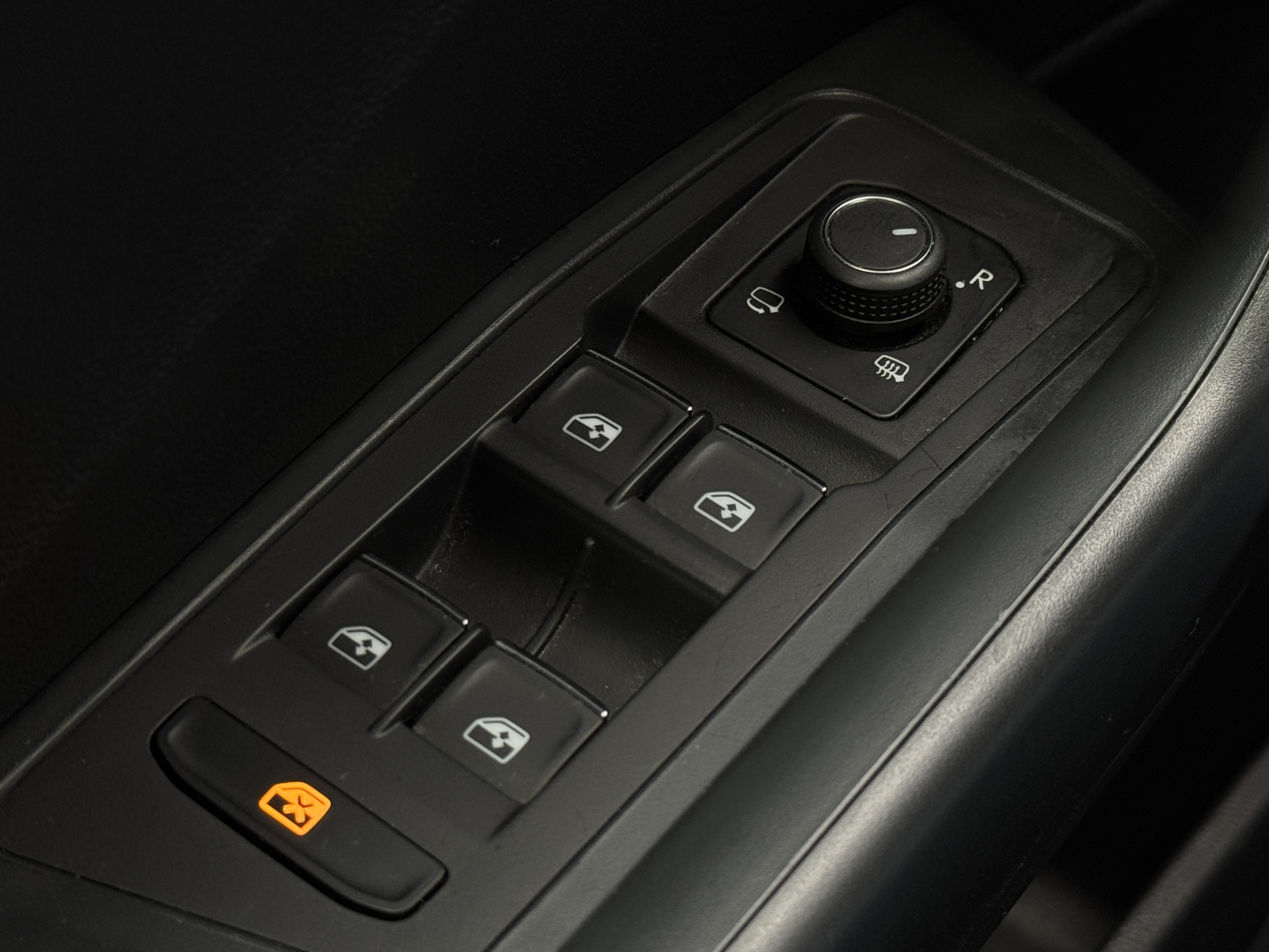48697566-19.jpg