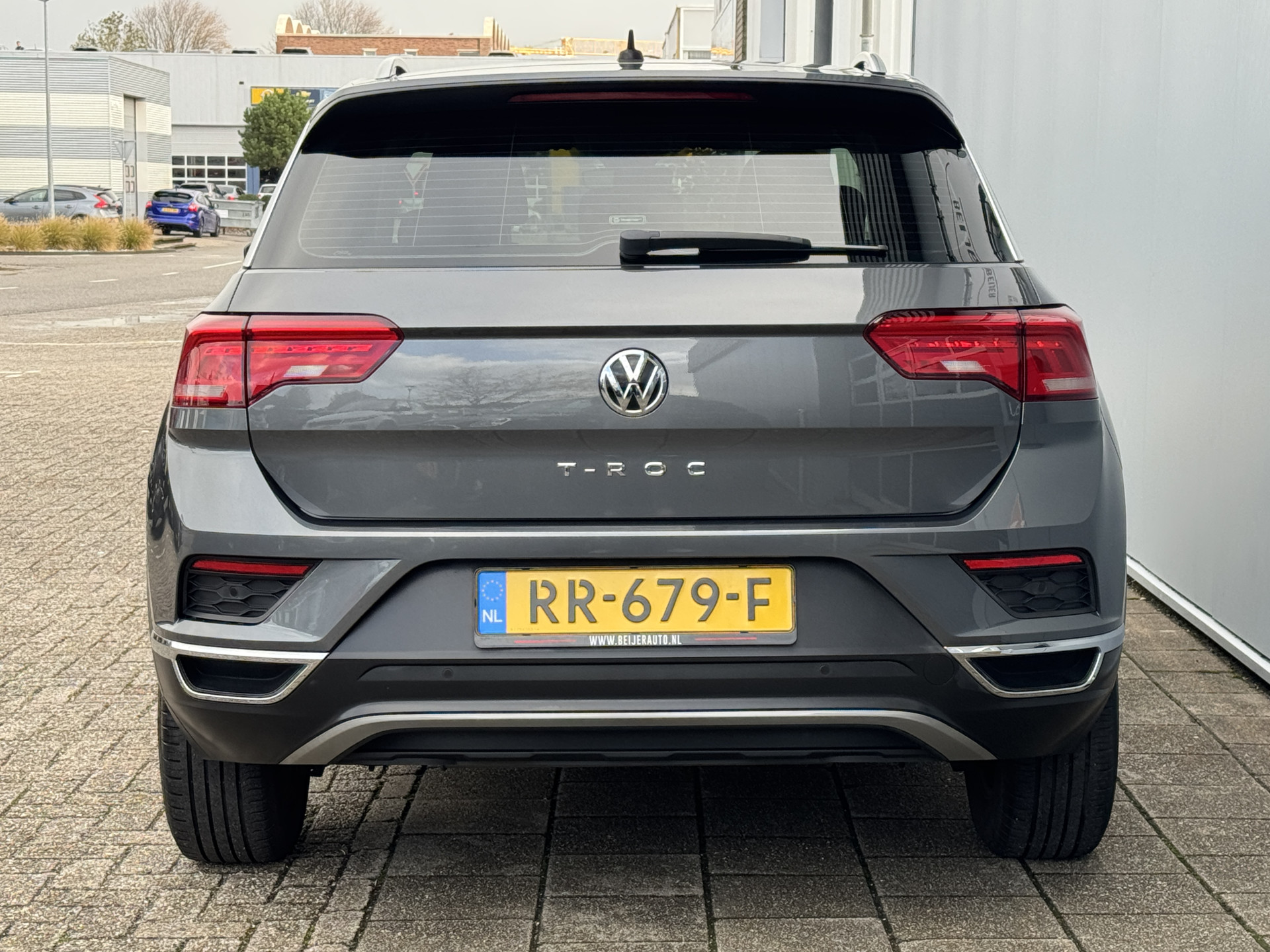 48697566-24.jpg