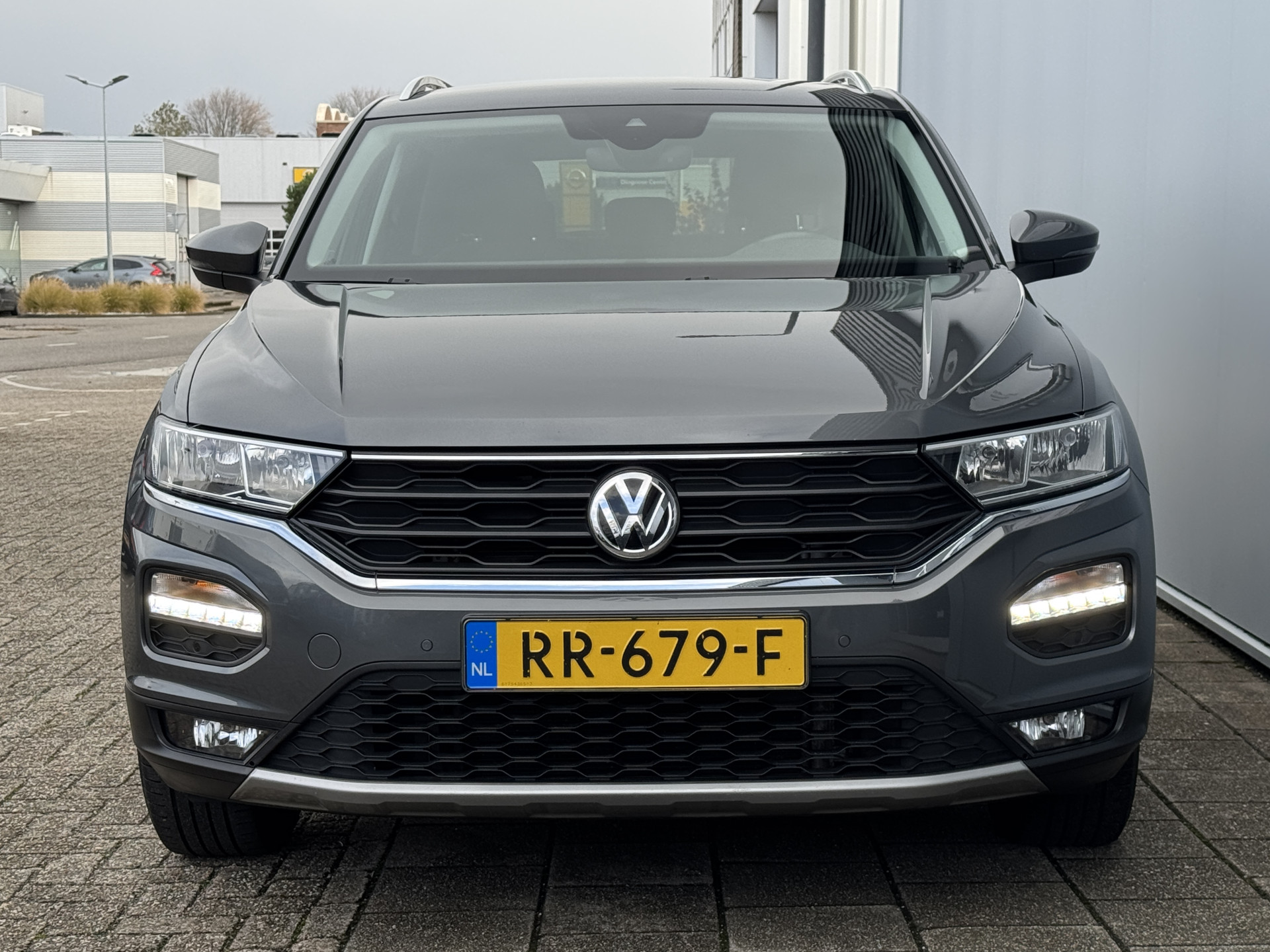 48697566-26.jpg